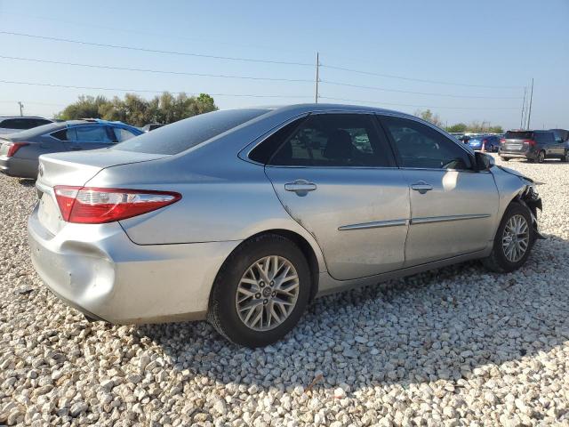  TOYOTA CAMRY 2017 Srebrny