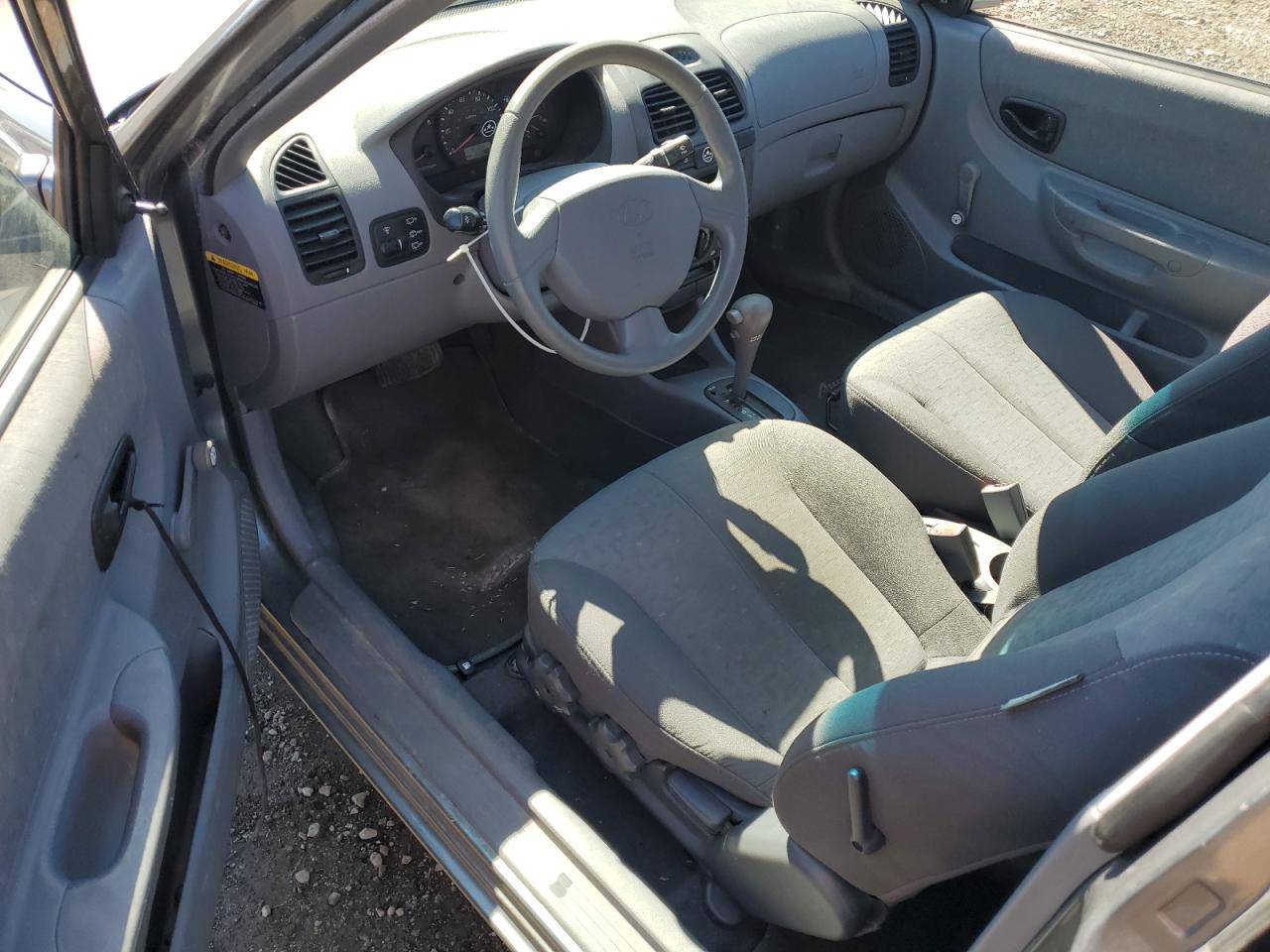 2005 Hyundai Accent - Image 8