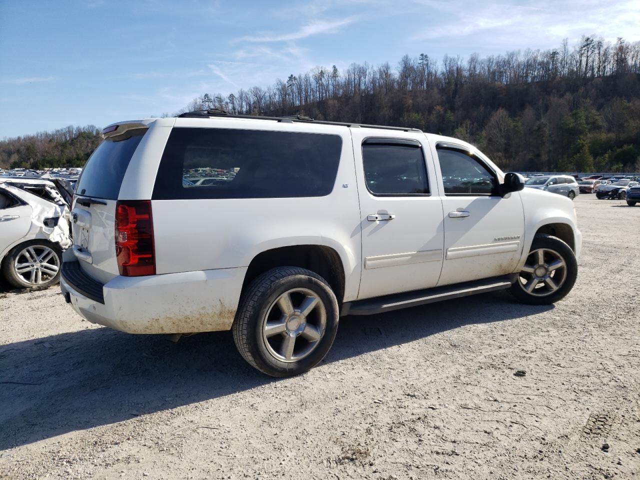 2010 Chevrolet Suburban - Image 3