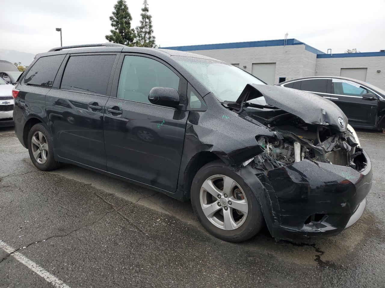 2015 Toyota Sienna - Image 4