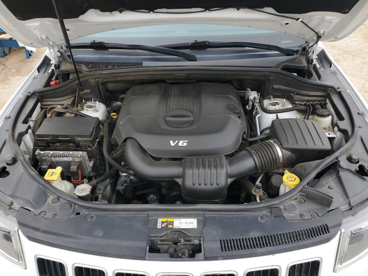2014 Jeep Grand Cherokee - Image 12