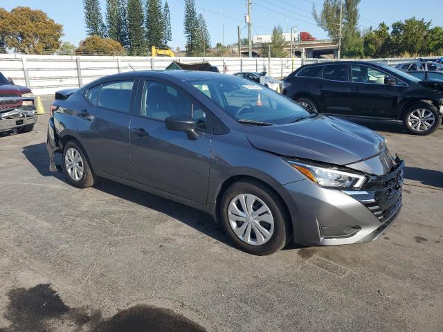  NISSAN VERSA 2025 Сірий