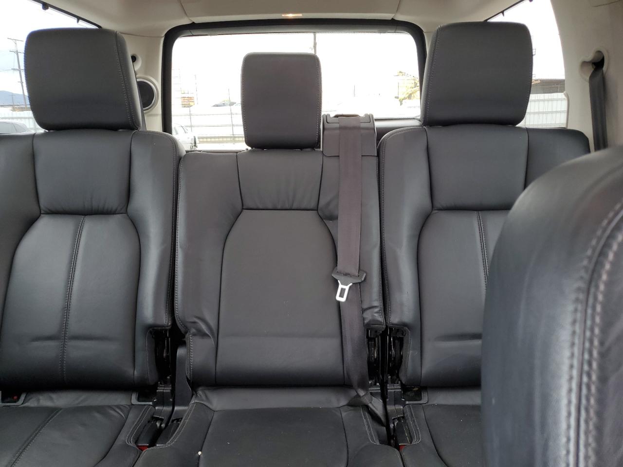 2011 Land Rover LR4 - Image 10