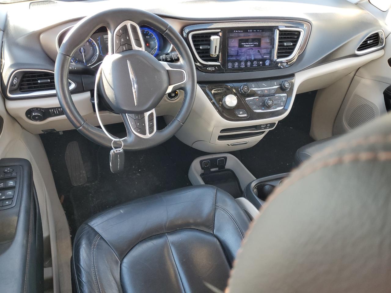 2017 Chrysler Pacifica - Image 8