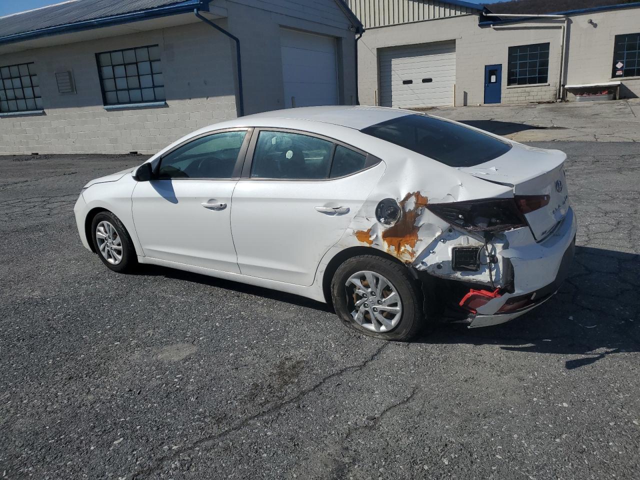 2019 Hyundai Elantra - Image 2