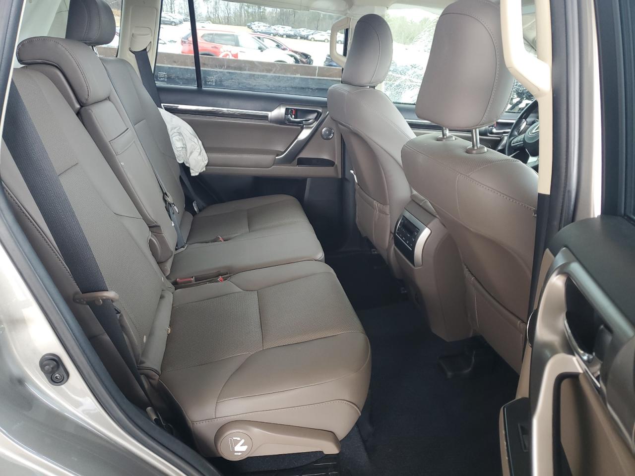 2022 Lexus GX - Image 10