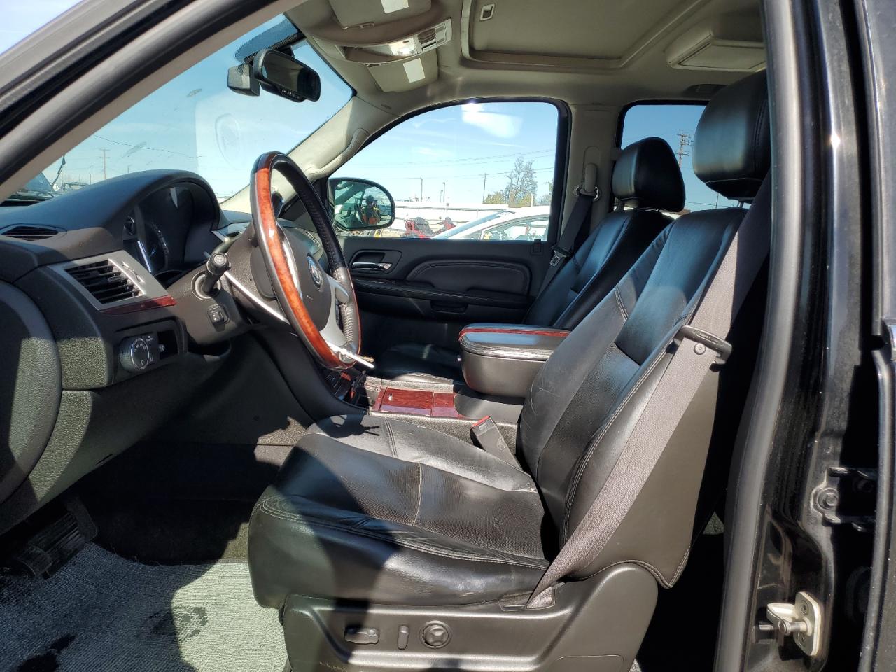 2009 Cadillac Escalade Luxury VIN: 1GYFK23279R255745 Lot: 50823945
