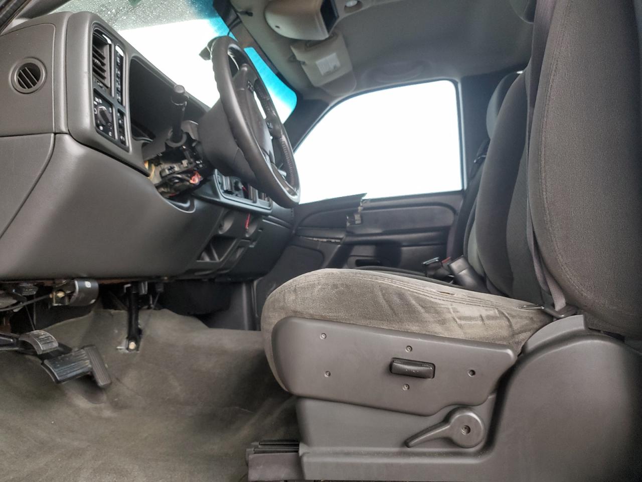 2005 Chevrolet Silverado - Image 7