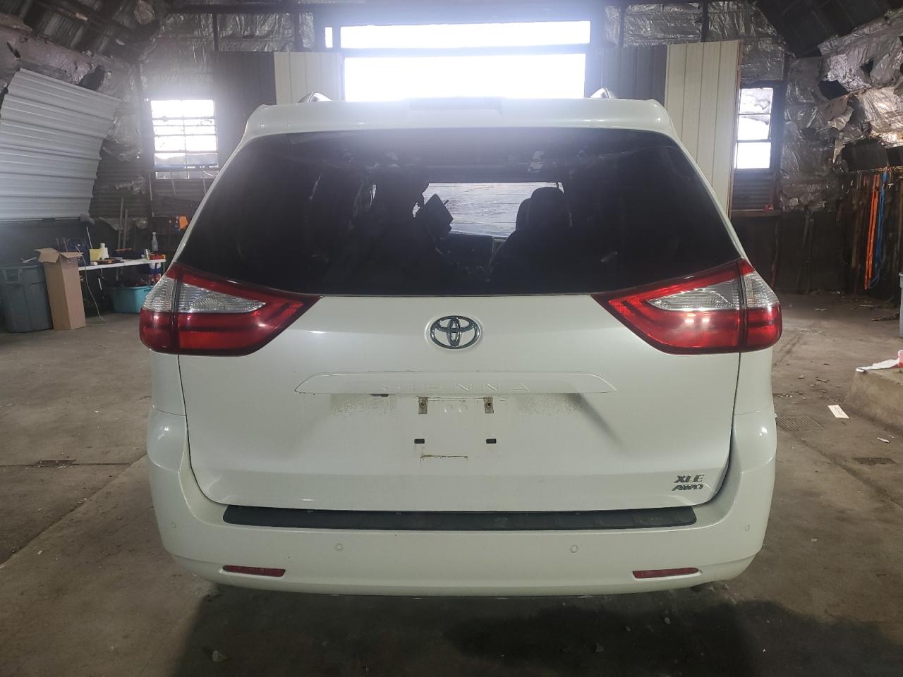 2019 Toyota Sienna - Image 6