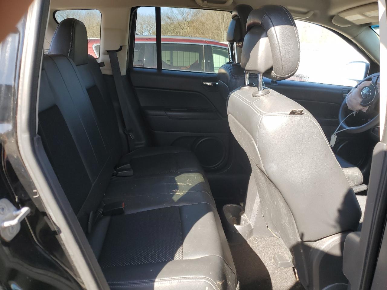 2014 Jeep Compass - Image 11