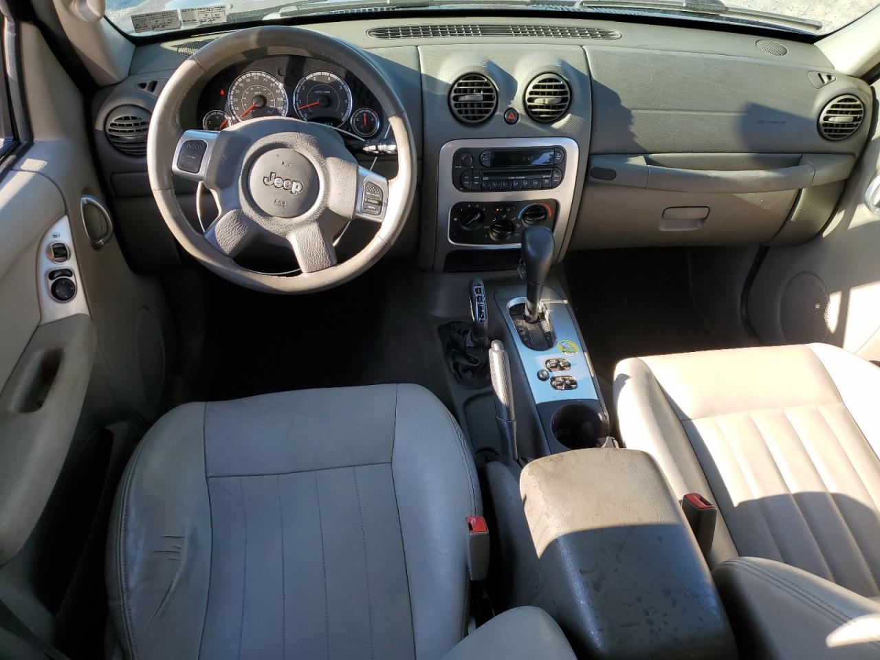 2007 Jeep Liberty (North America) - Image 8