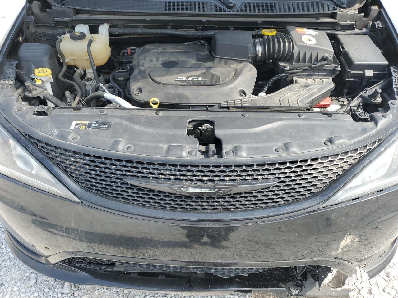 2018 Chrysler Pacifica - Image 13