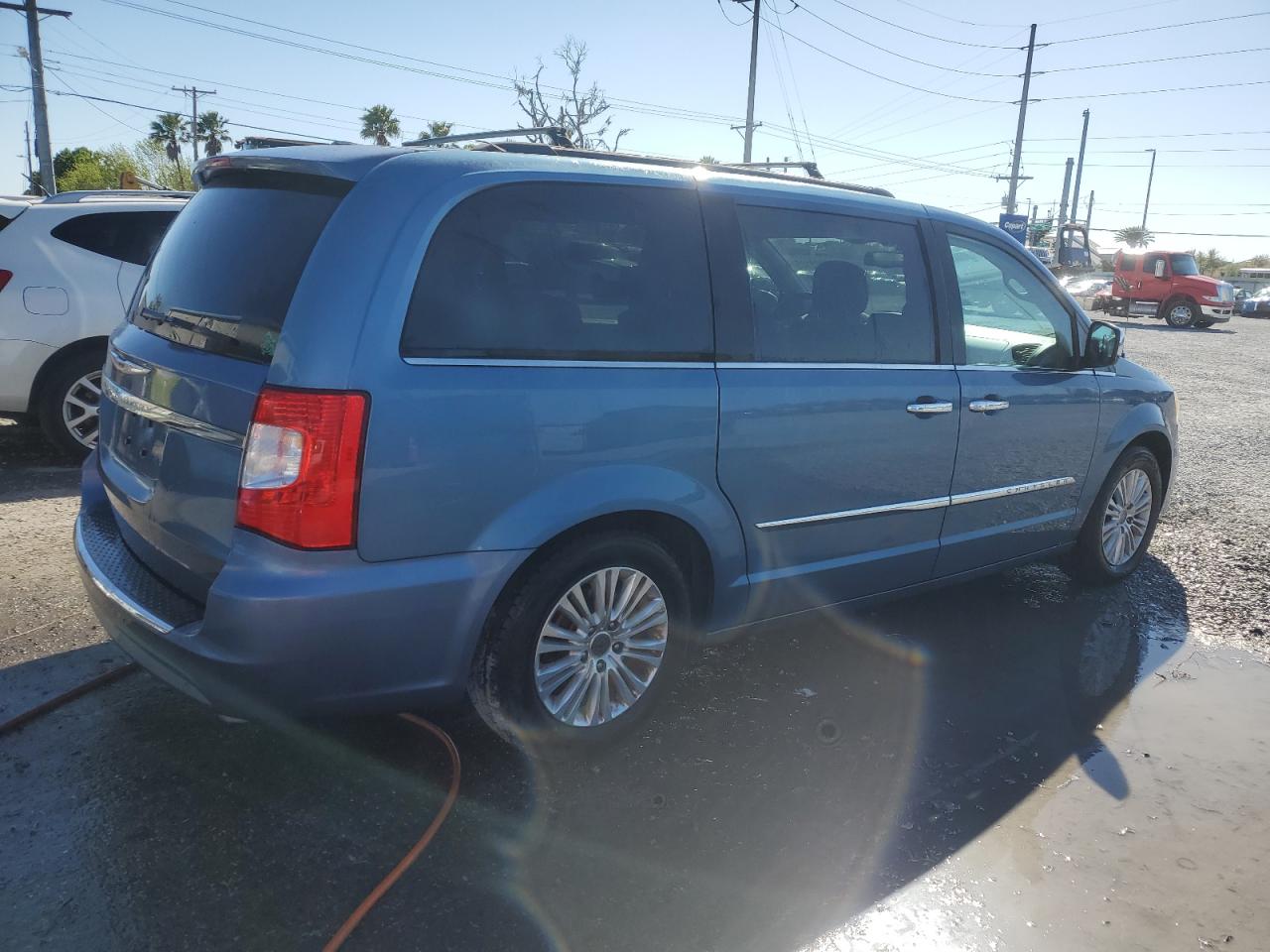 2011 Chrysler Town & Country - Image 3