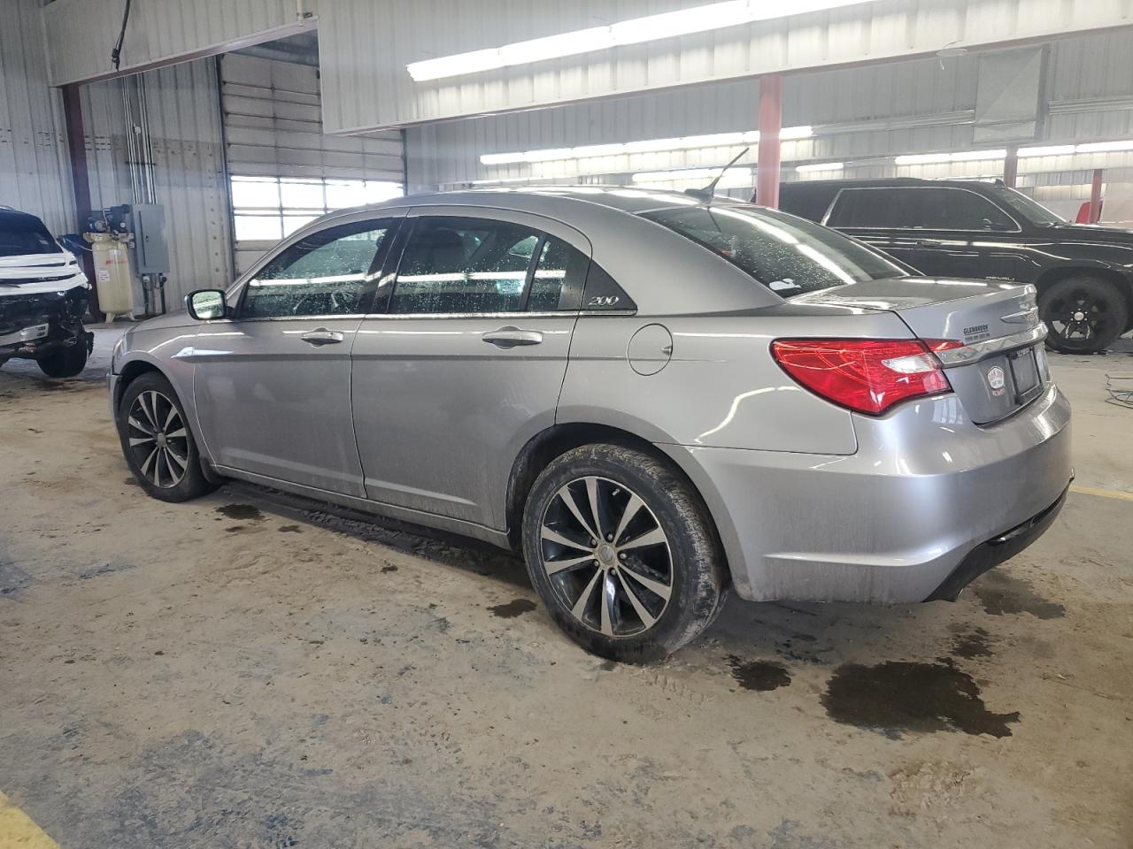 2013 Chrysler 200 - Image 2