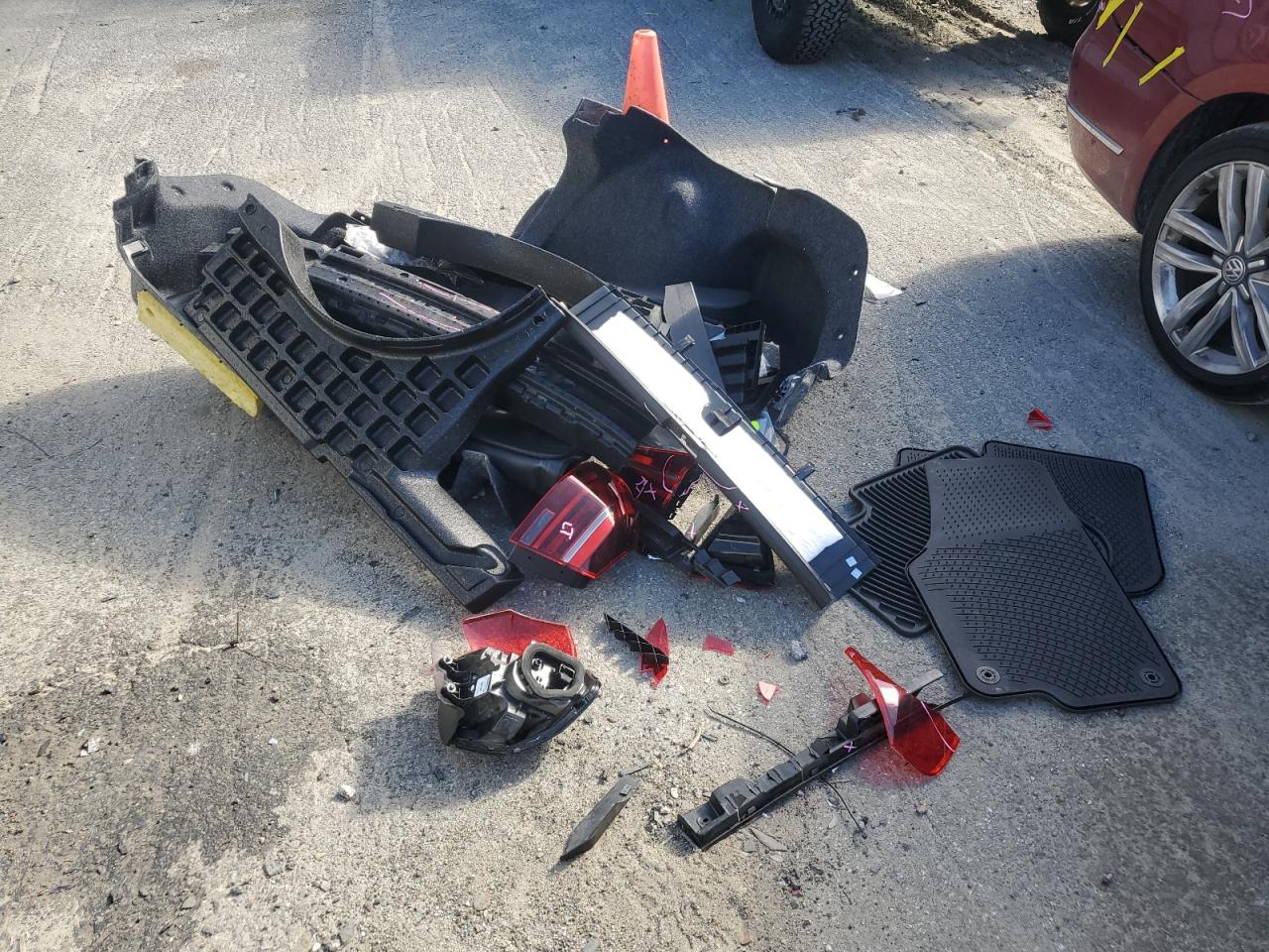 2017 Volkswagen Passat - Image 12