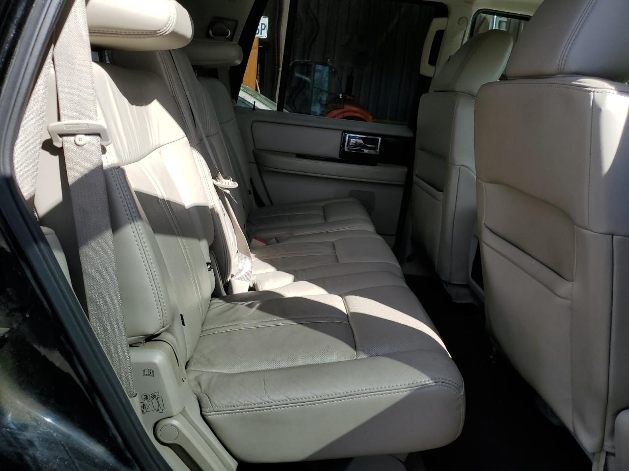 2016 Lincoln Navigator - Image 11
