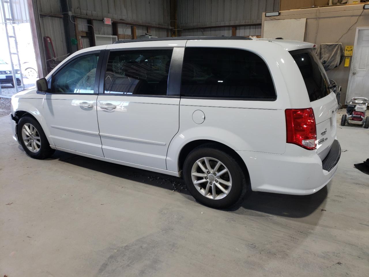 2016 Dodge Caravan - Image 2