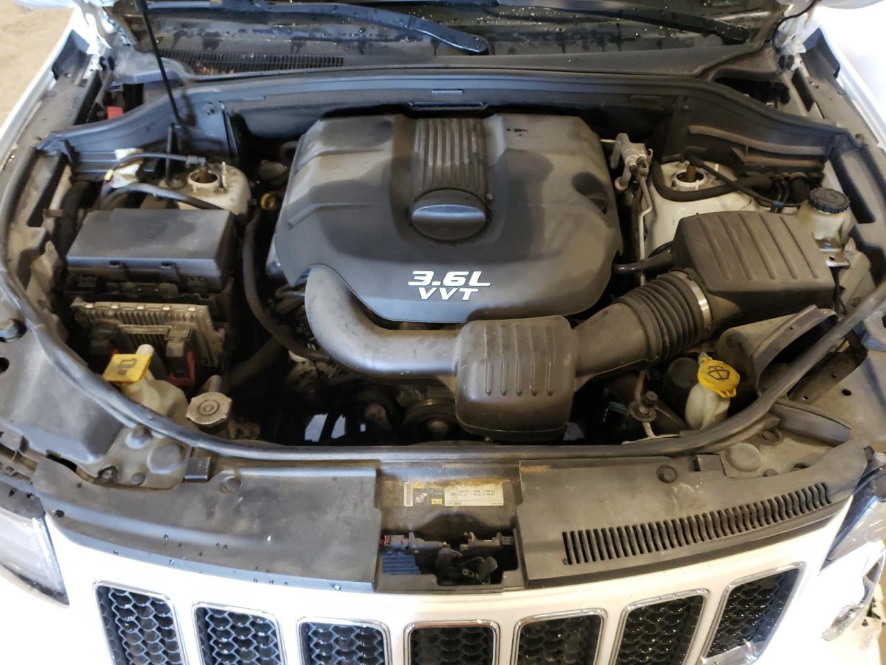 2014 Jeep Grand Cherokee - Image 13