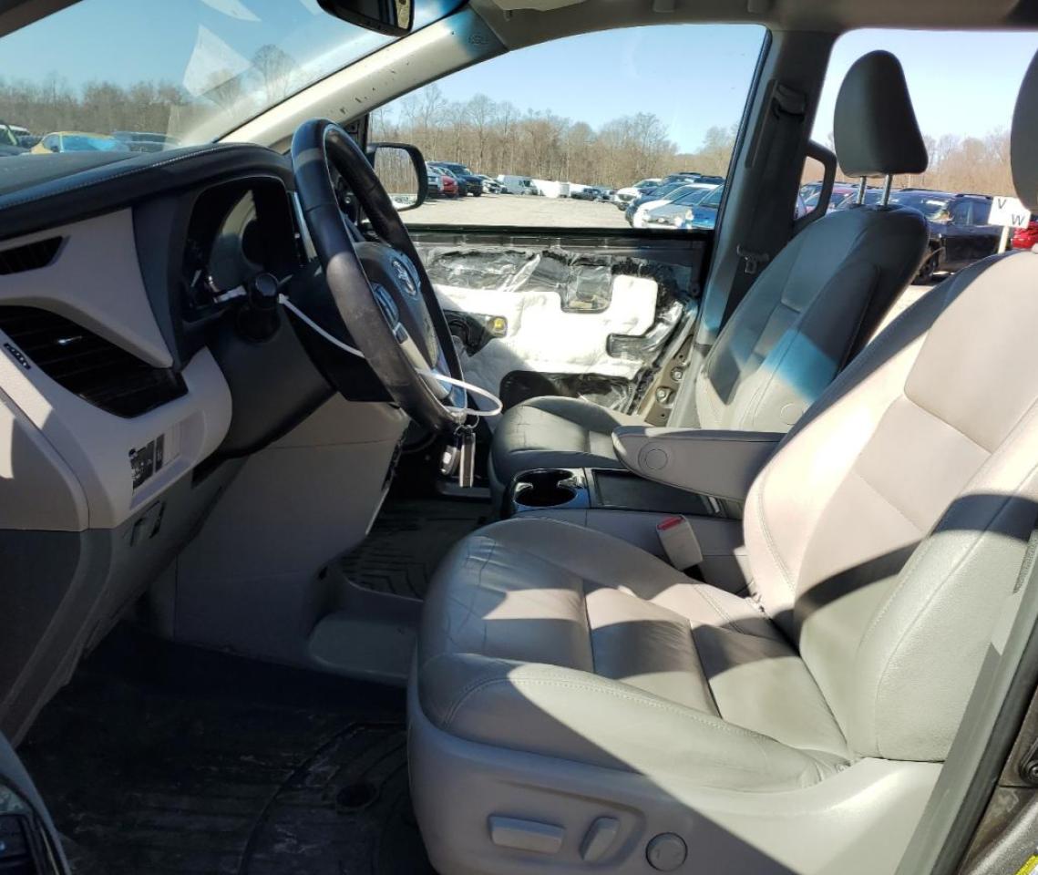 2016 Toyota Sienna - Image 7