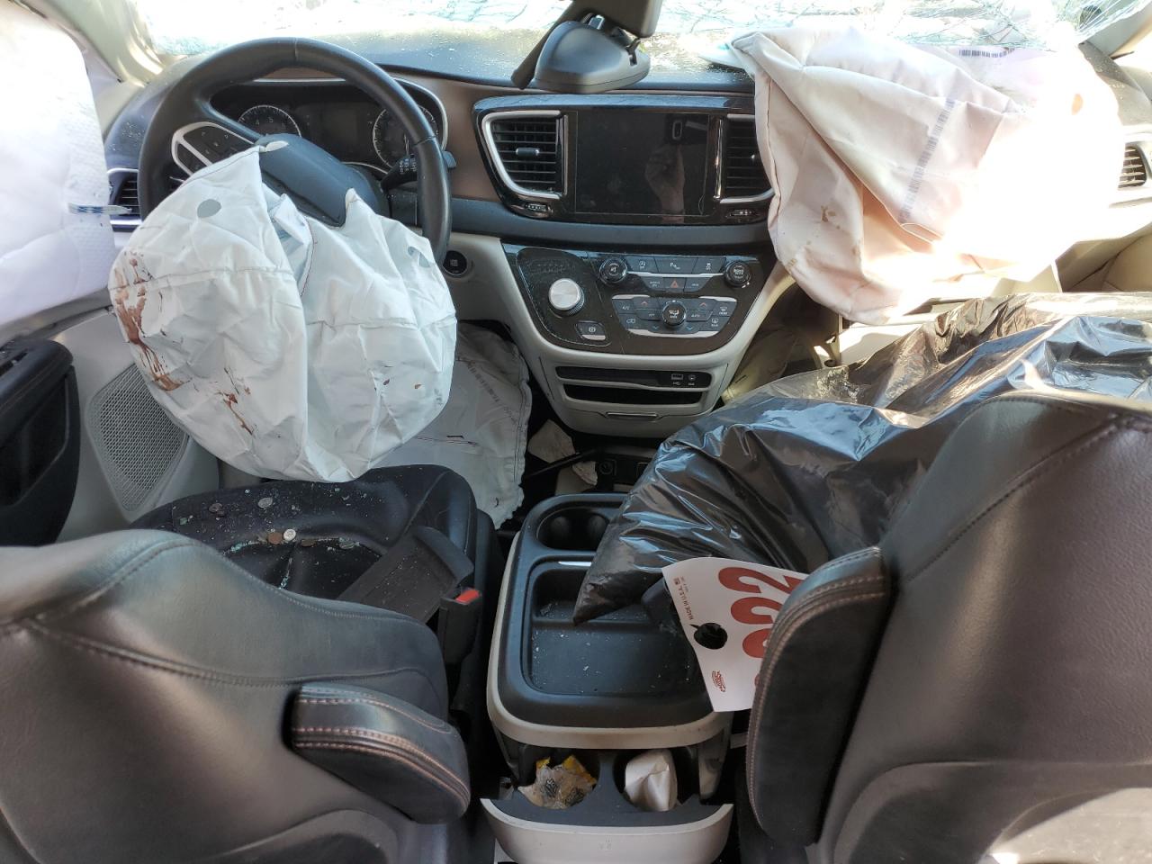 2017 Chrysler Pacifica - Image 8