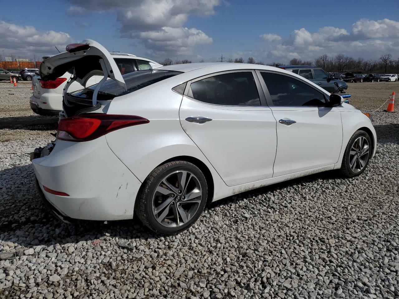 2015 Hyundai Elantra - Image 3