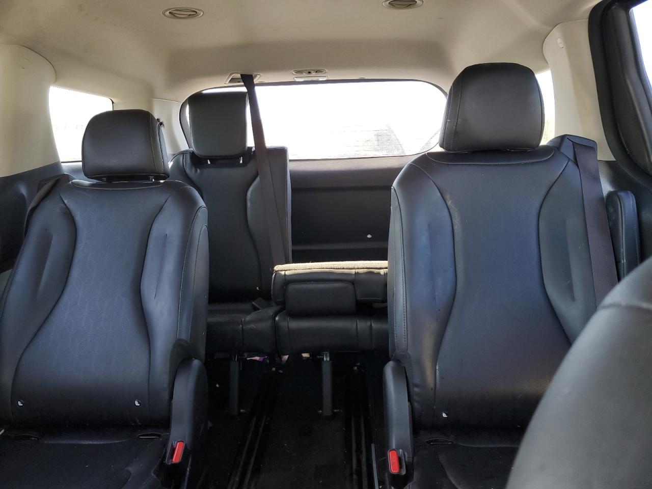 2023 Kia Carnival - Image 10