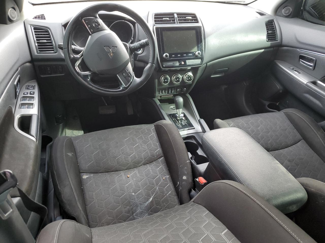 2020 Mitsubishi Outlander - Image 8