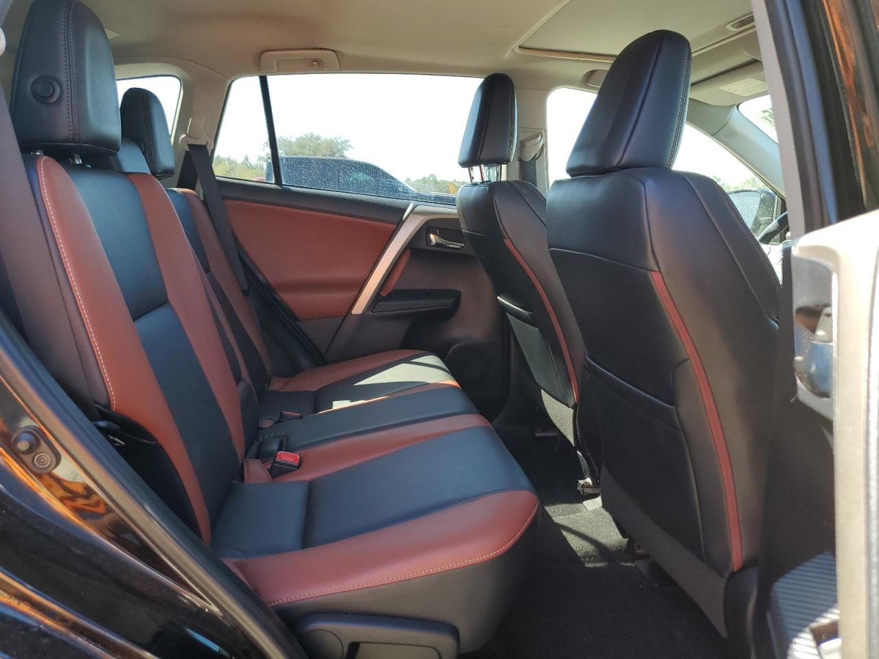 2015 Toyota RAV 4 - Image 11
