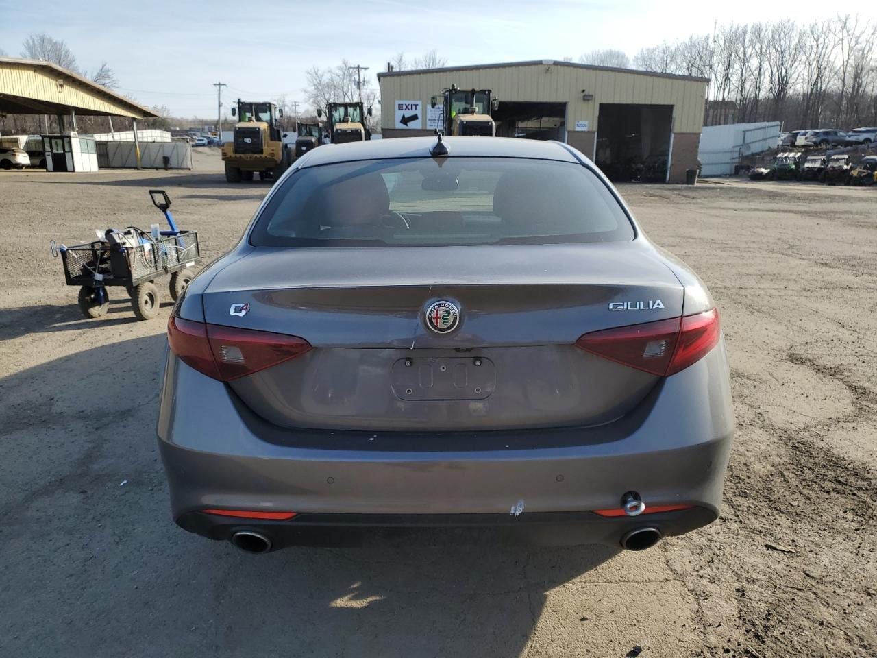 2019 Alfa Romeo Giulia - Image 6