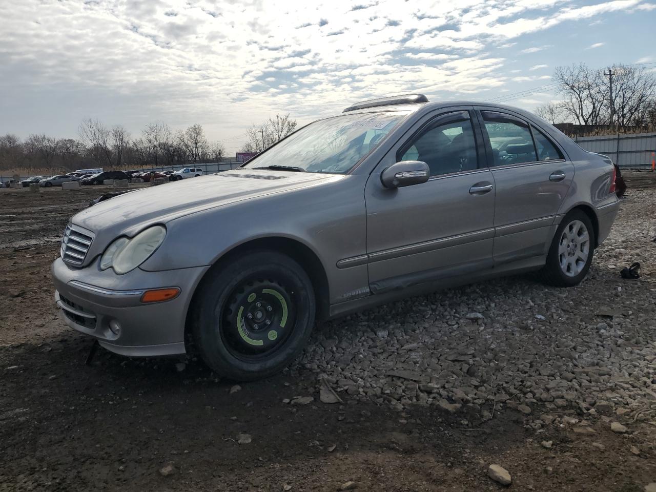 2005 Mercedes-Benz C 320 4Matic zu verkaufen in Chicago Heights, IL - Front End