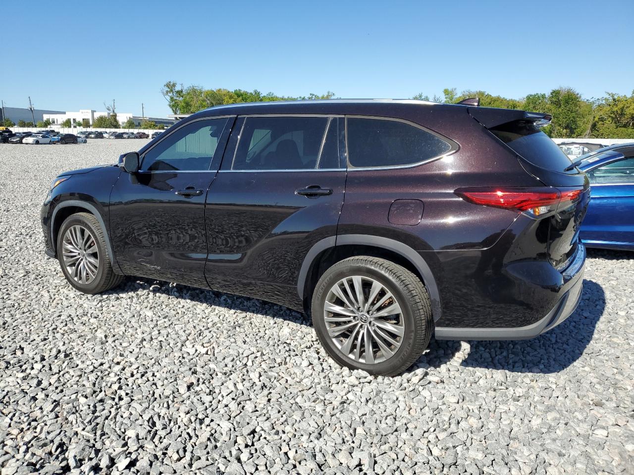 2020 Toyota Highlander - Image 2