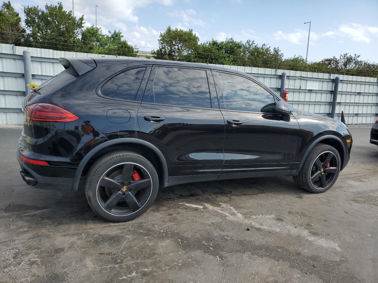 2016 Porsche Cayenne - Image 3