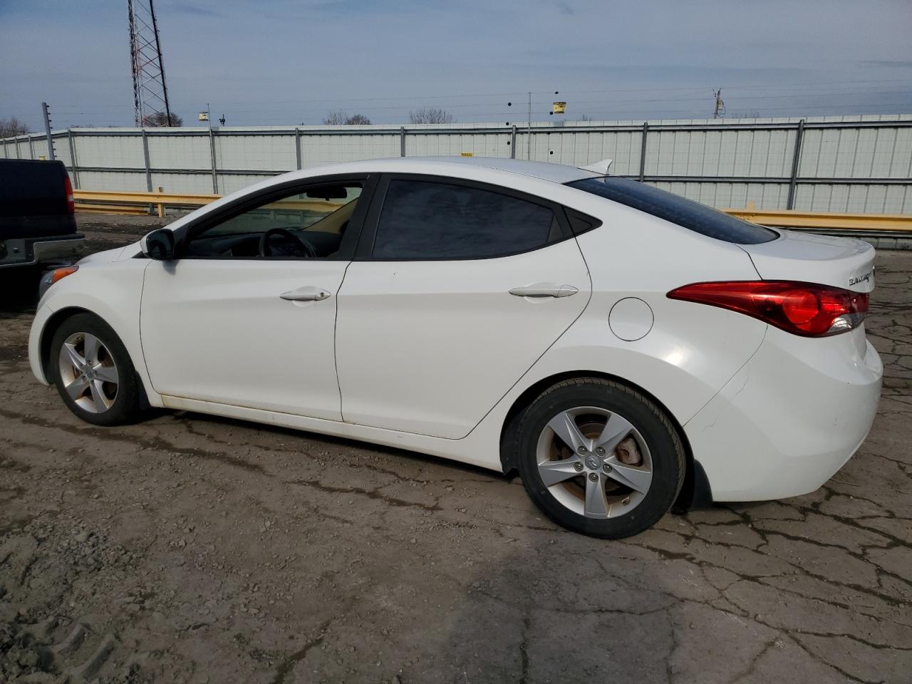 2013 Hyundai Elantra - Image 2