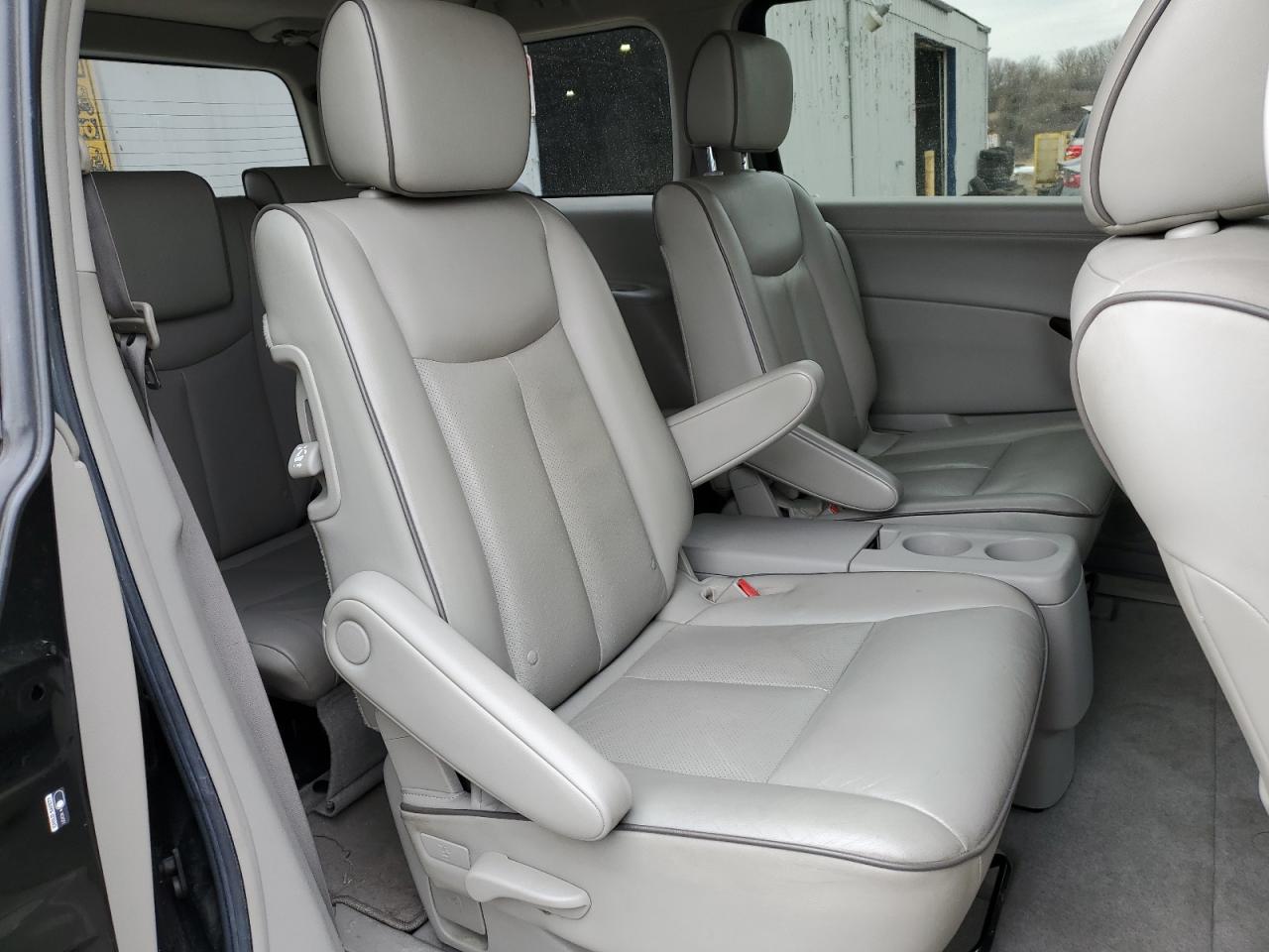 2011 Nissan Quest - Image 11