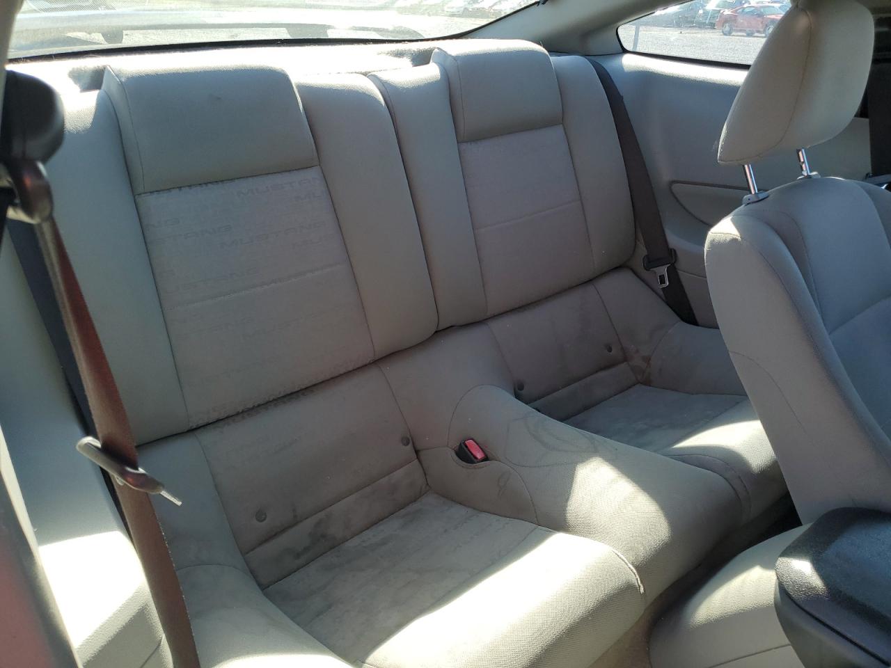 2005 Ford Mustang - Image 10