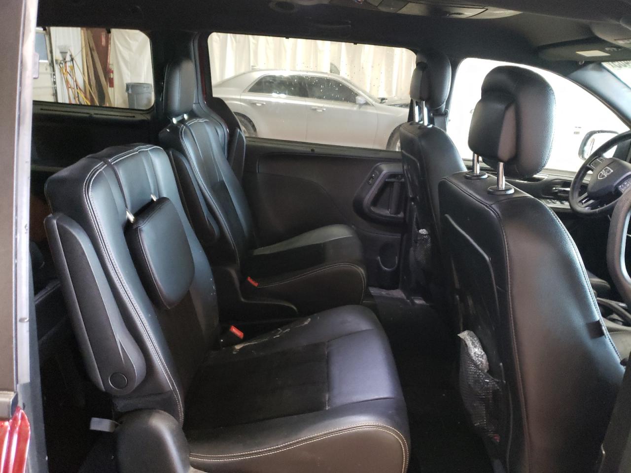2017 Dodge Caravan - Image 11