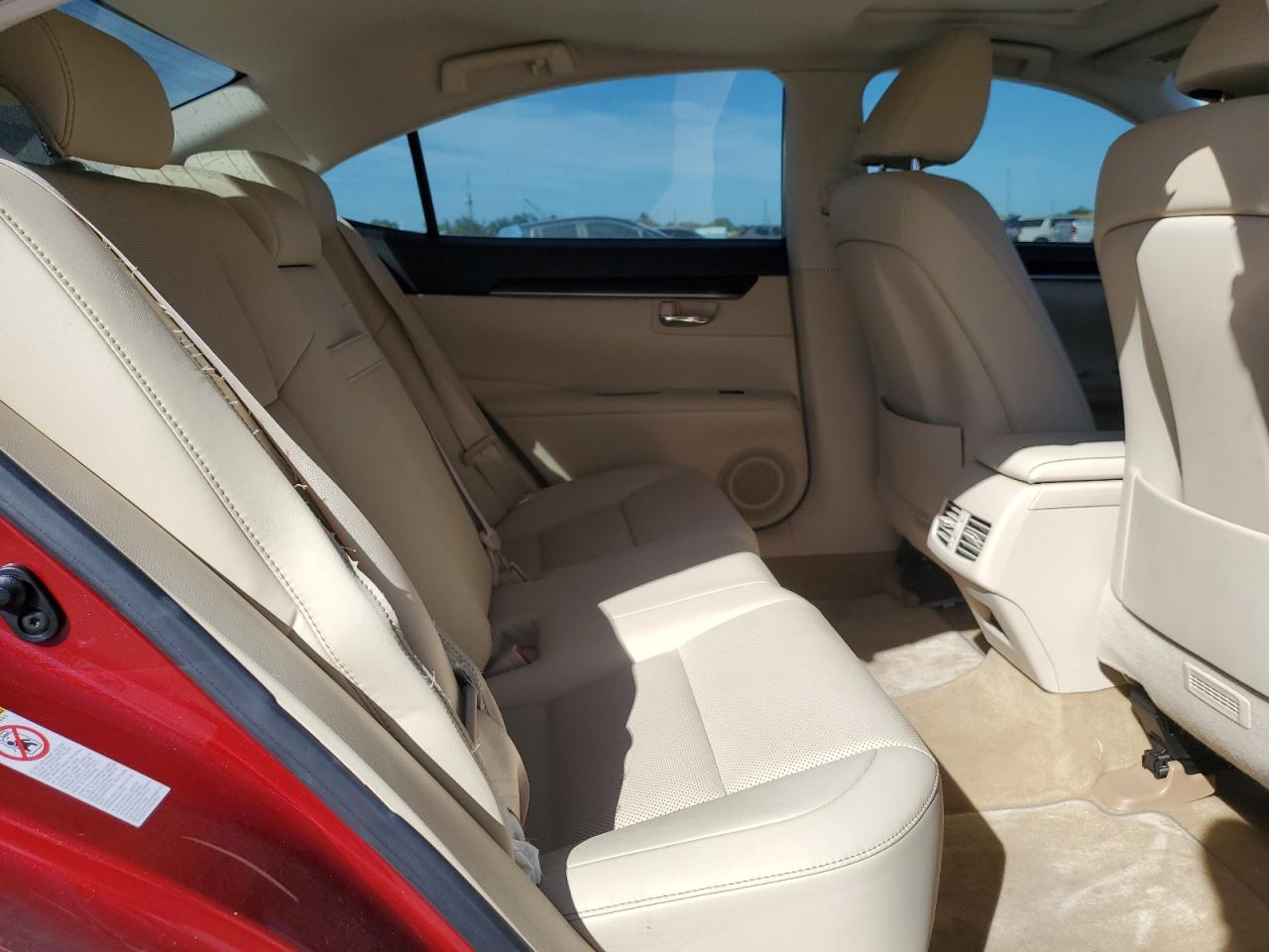 2015 Lexus ES - Image 11