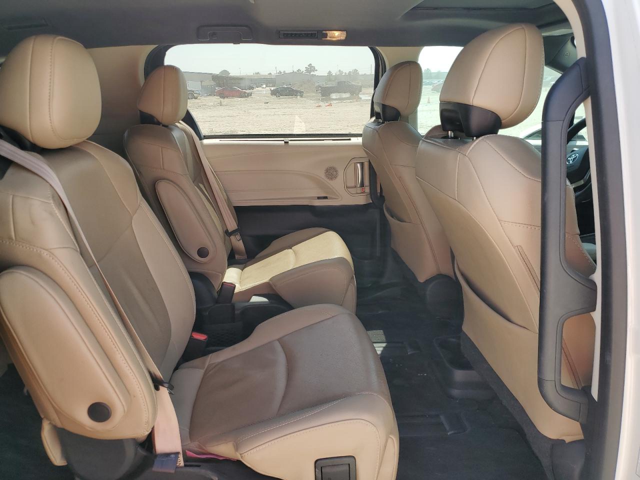 2021 Toyota Sienna - Image 11
