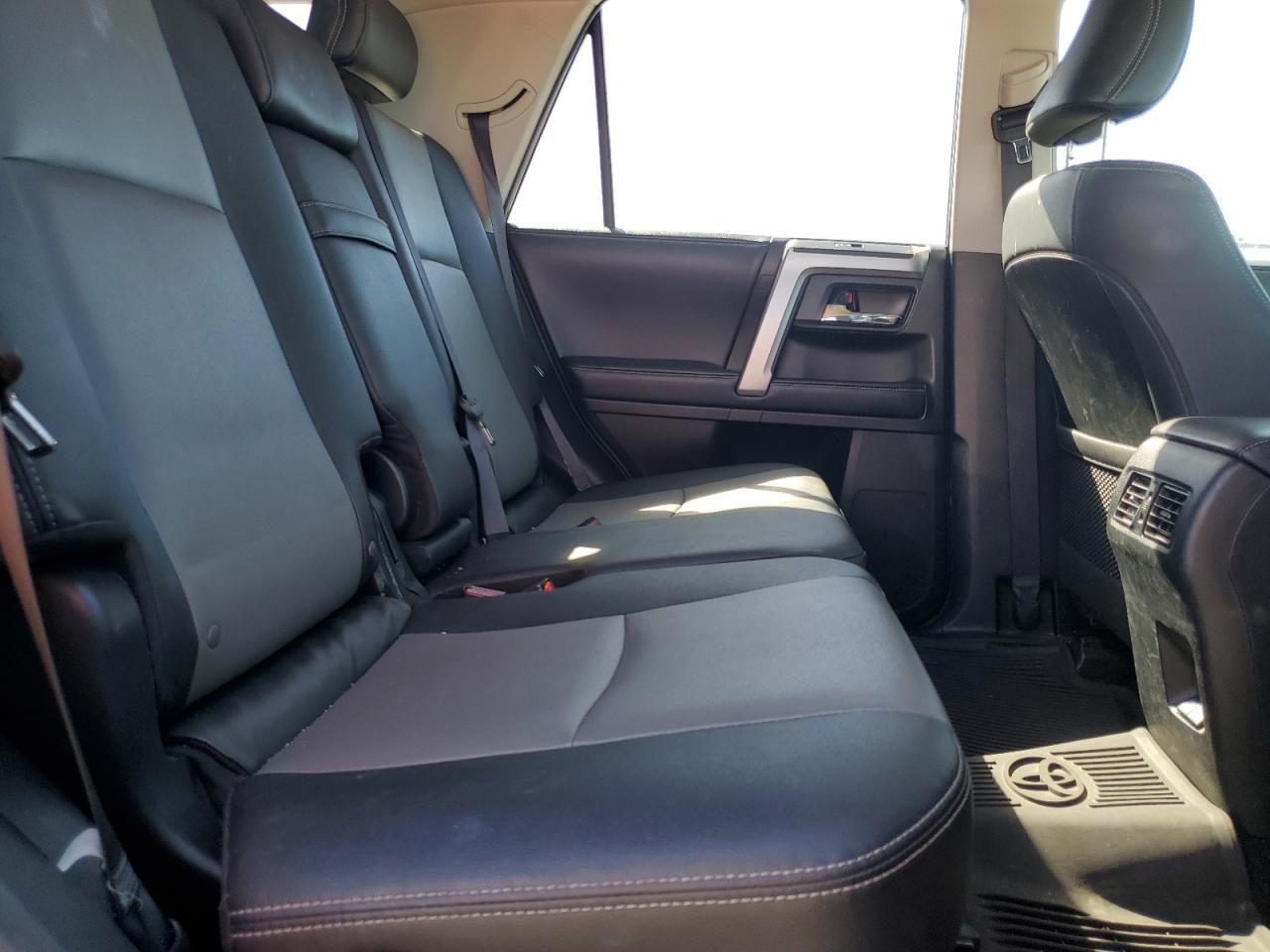 2020 Toyota 4Runner - Image 11