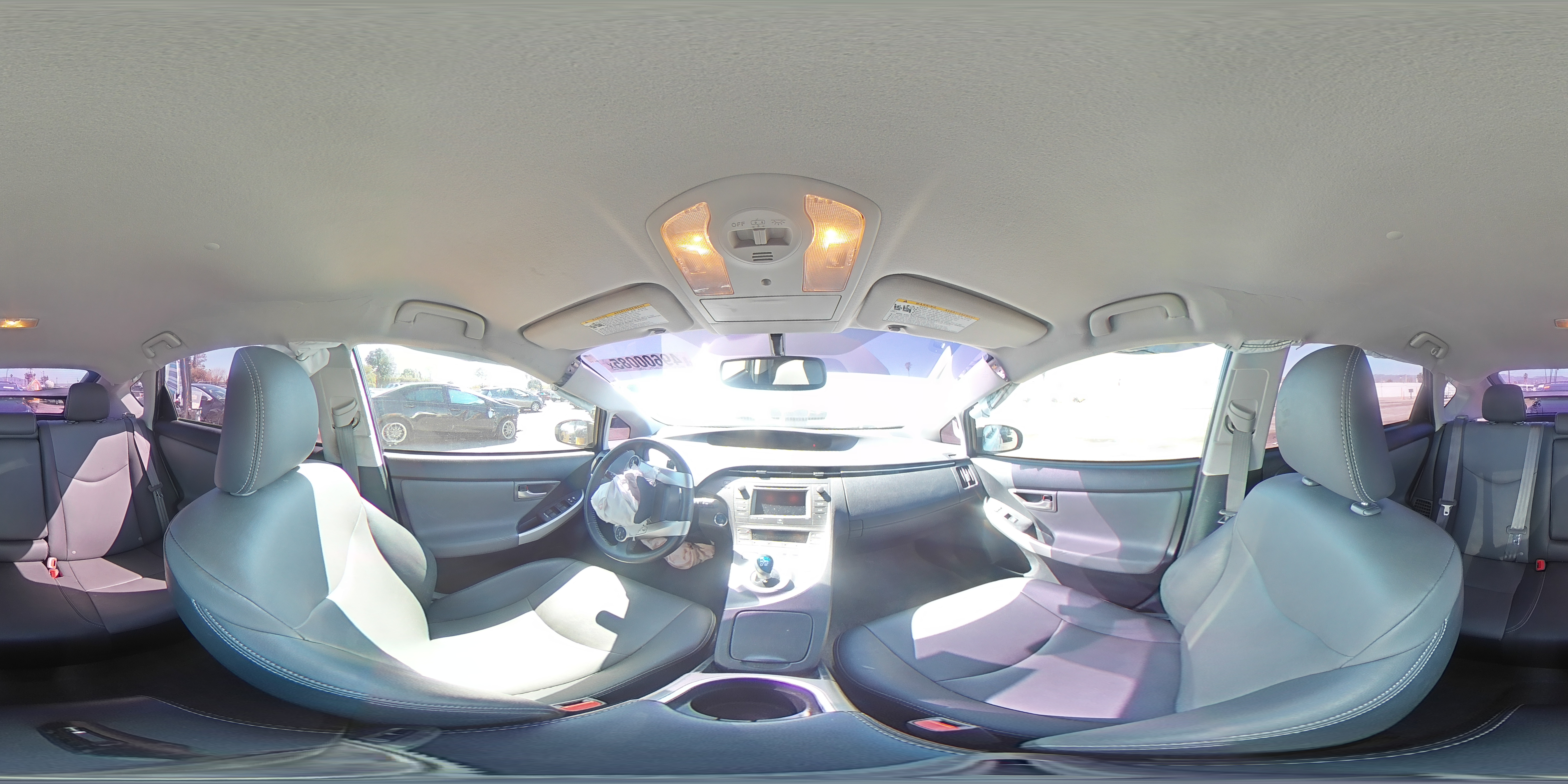 2015 Toyota Prius - Image 12