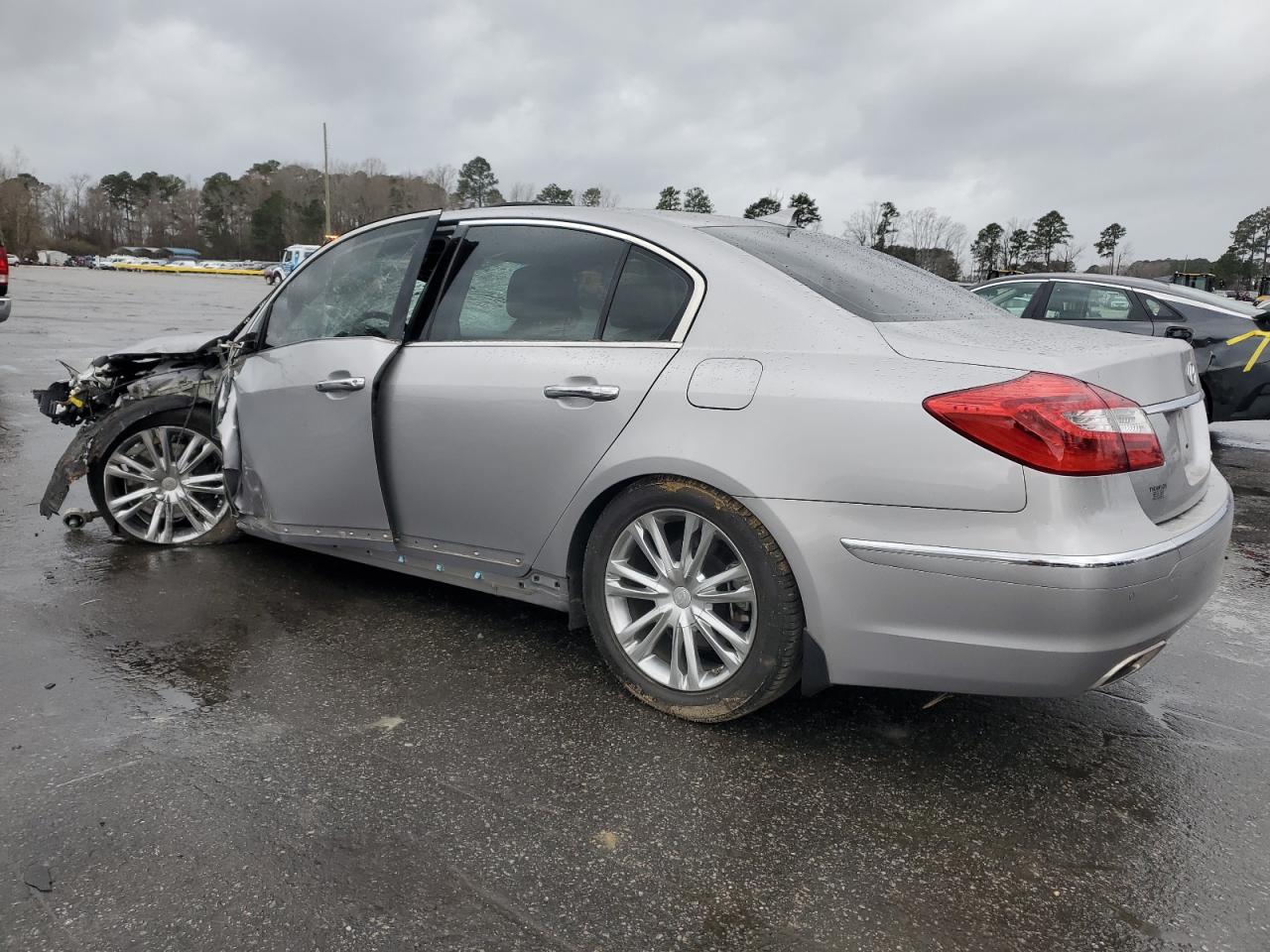 2013 Hyundai Genesis - Image 2
