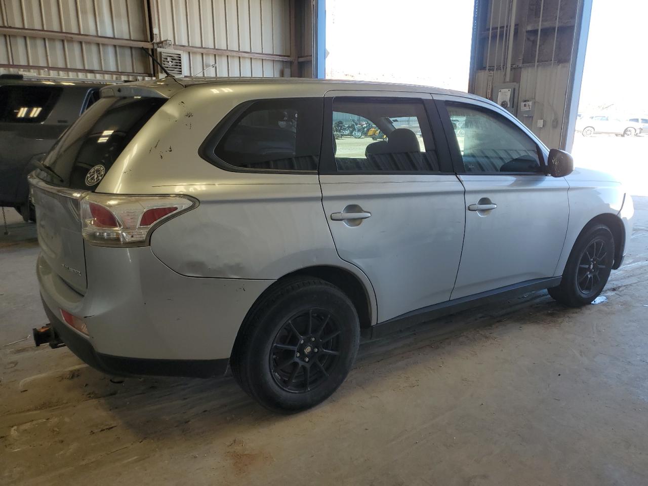 2014 Mitsubishi Outlander - Image 3