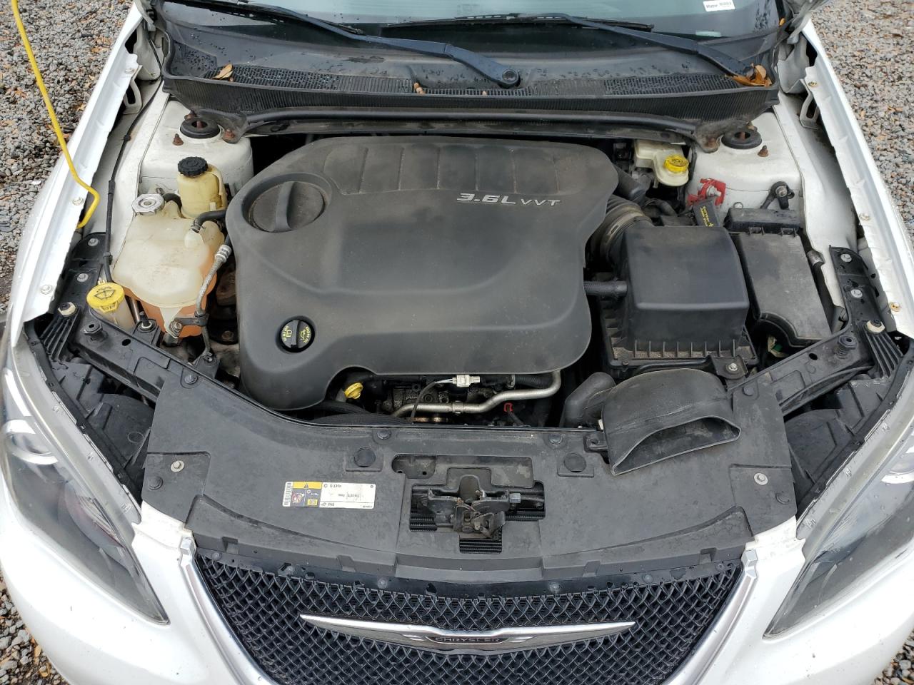 2014 Chrysler 200 - Image 13