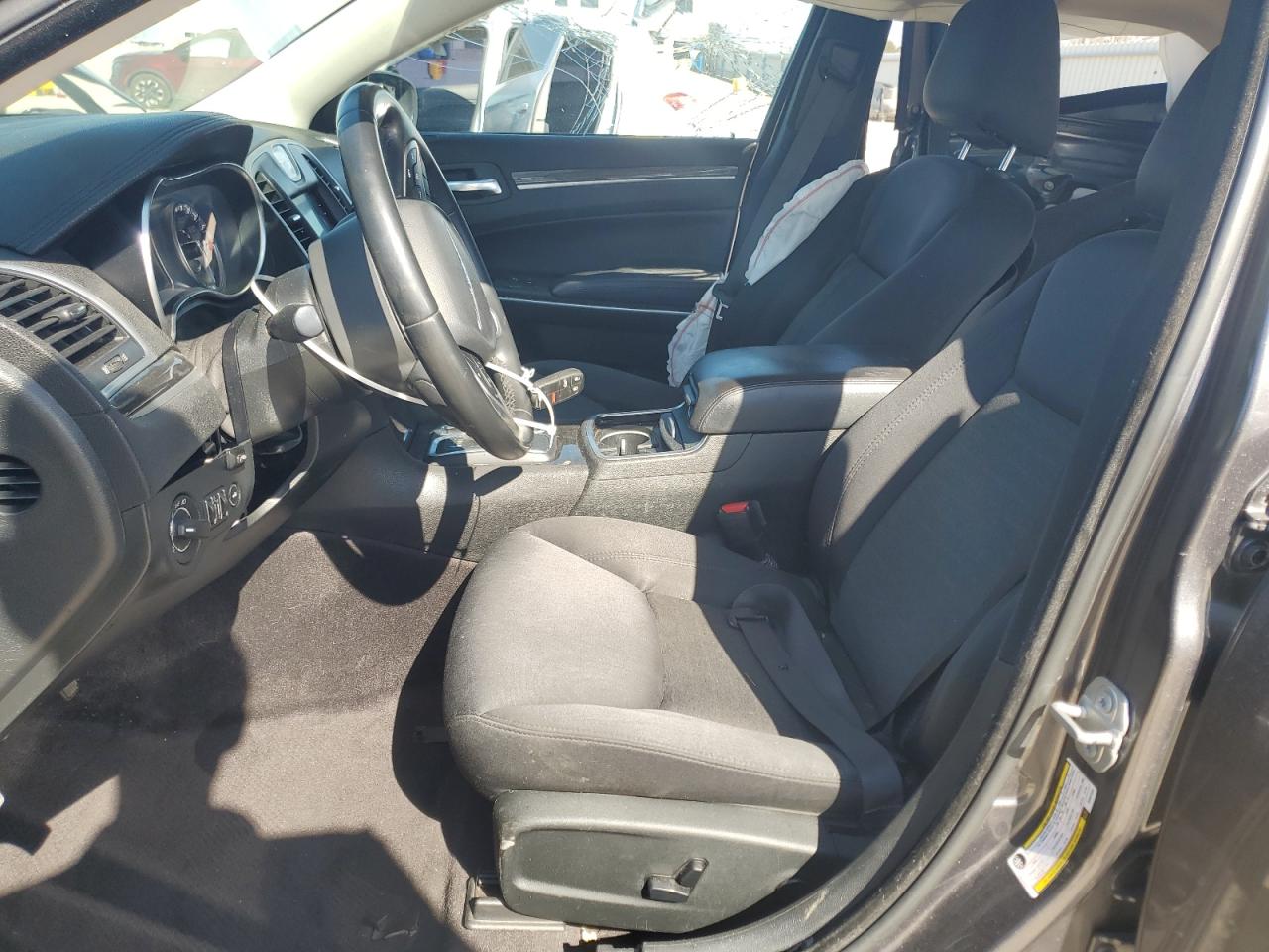 2019 Chrysler 300 - Image 7