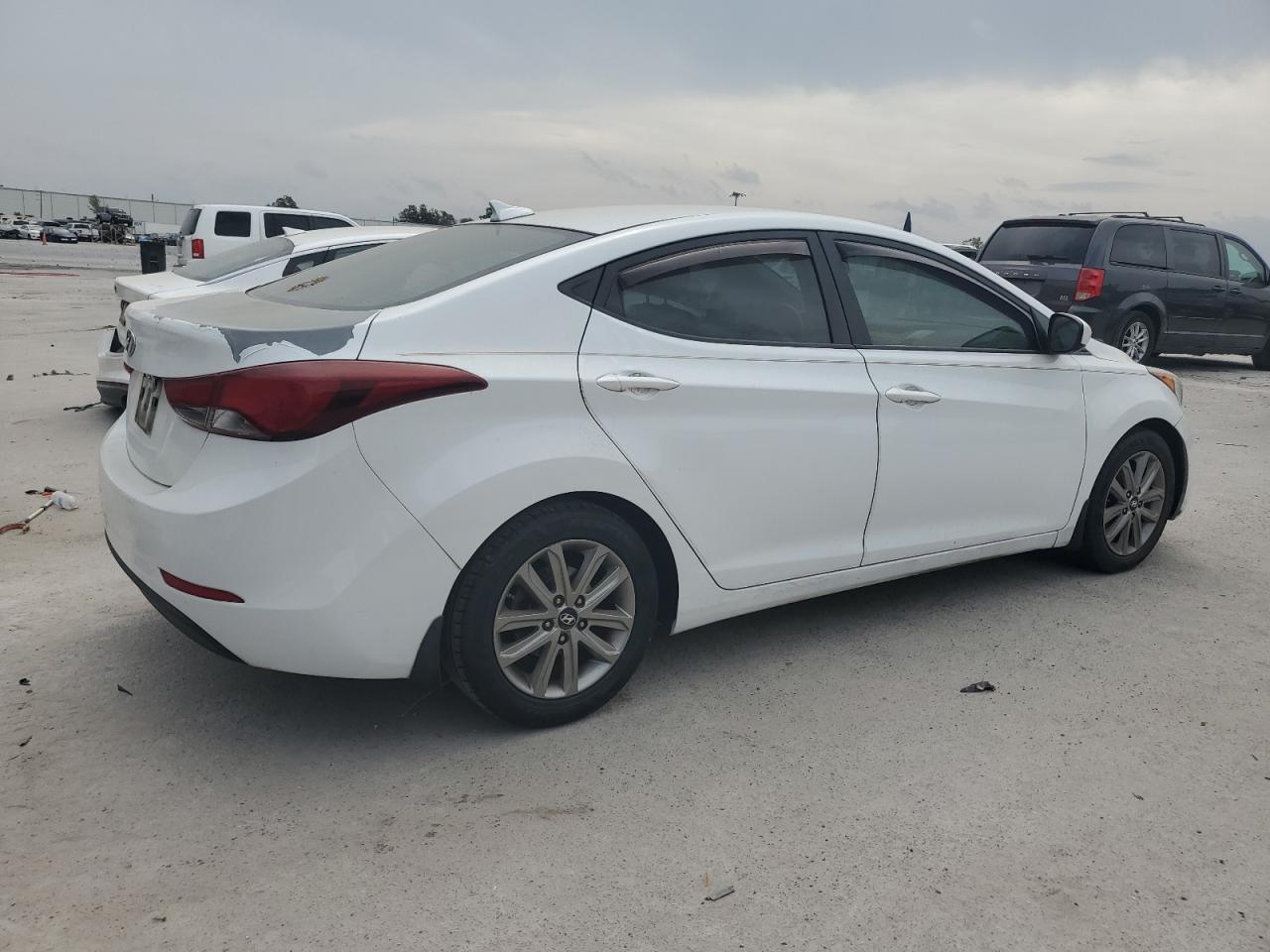 2016 Hyundai Elantra - Image 3