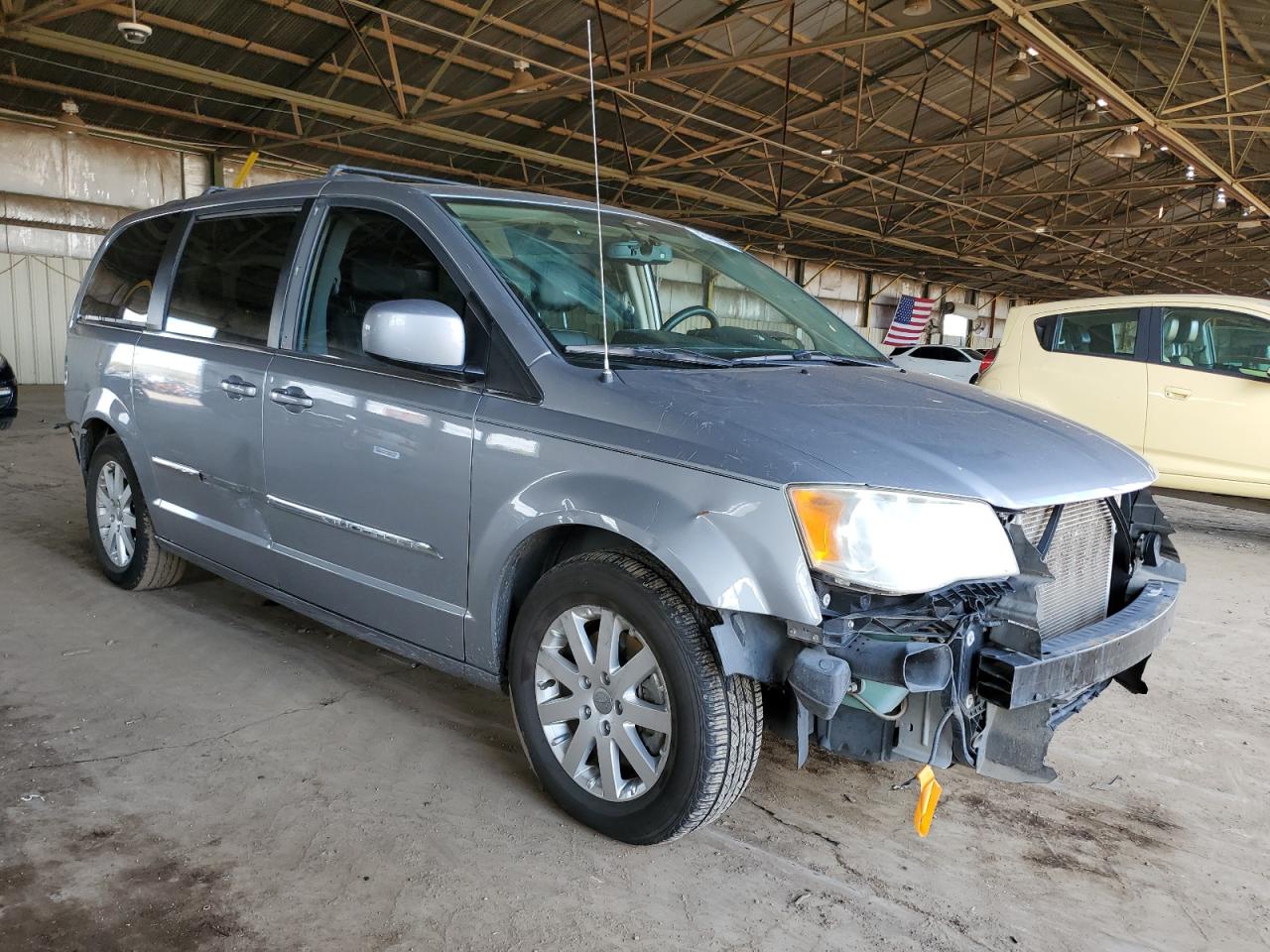 2014 Chrysler Town & Country - Image 4