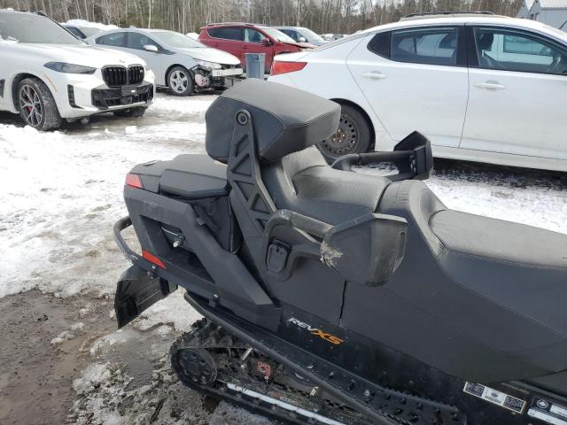 2017 SKIDOO GRAND TOU
