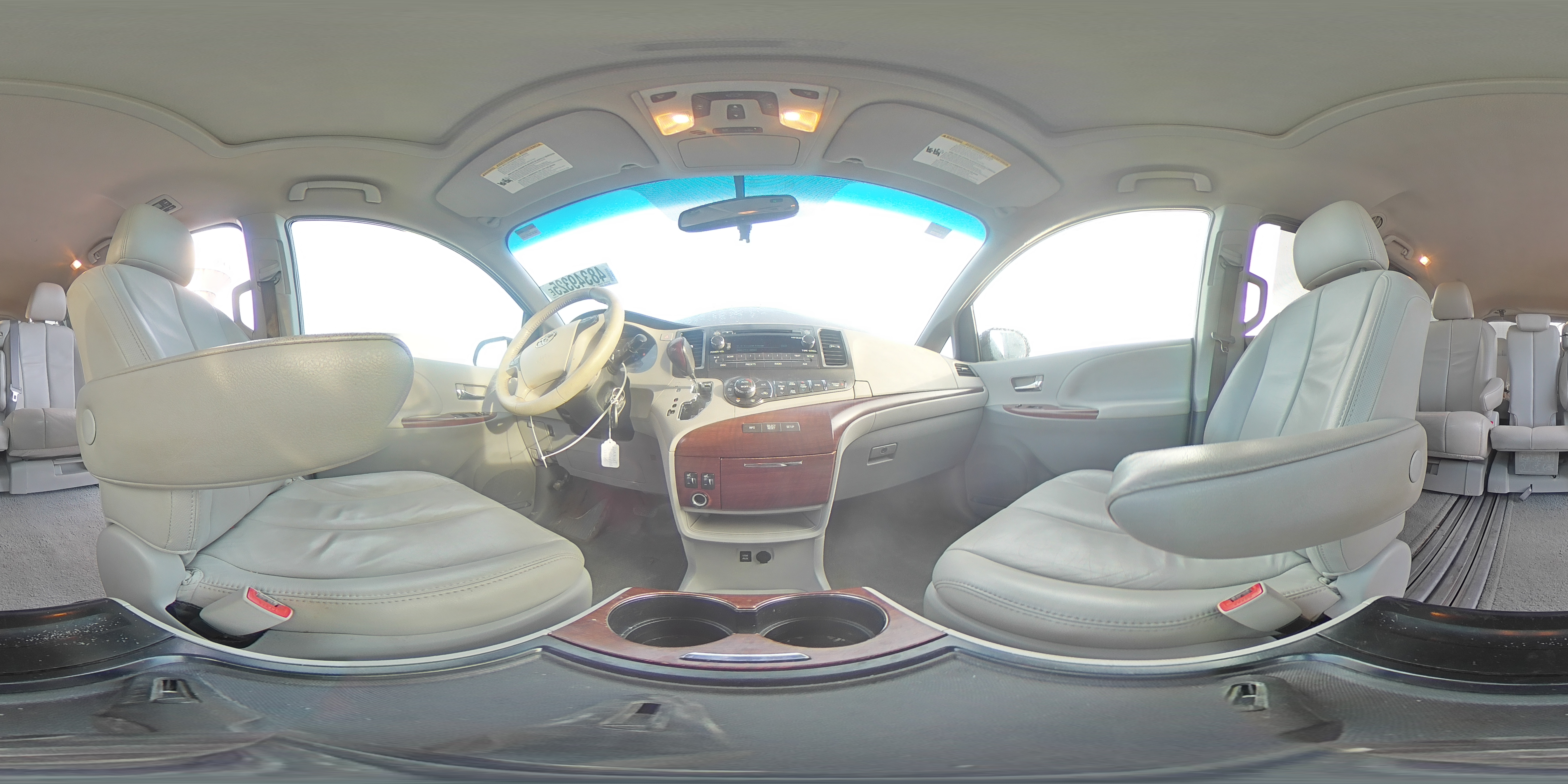 2012 Toyota Sienna - Image 16