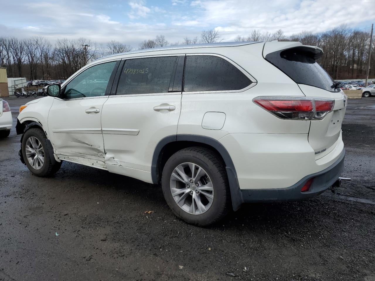 2014 Toyota Highlander - Image 2