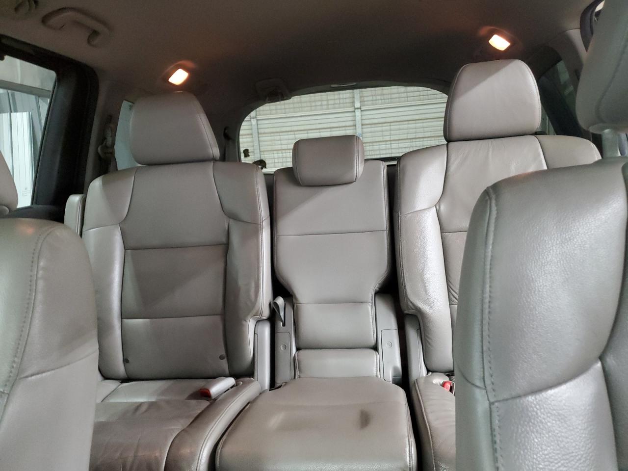 2011 Honda Odyssey - Image 10